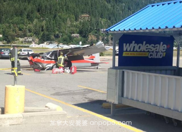 加拿大飞机坠毁超市停车场！神奇的是，机上乘客竟自己走出来了