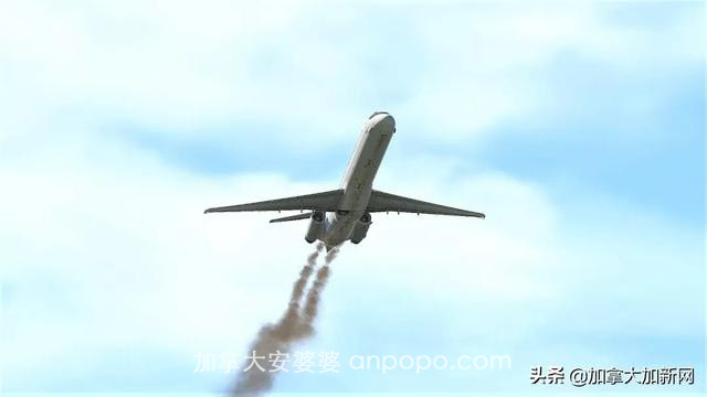 载100人客机坠毁撞楼 多人死亡 机上有中国公民