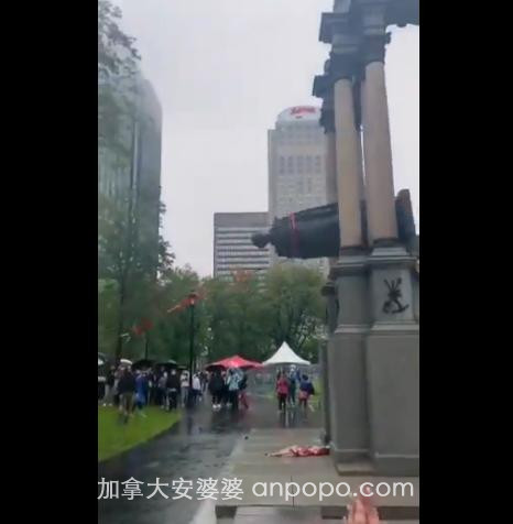 加拿大爆发抗议活动后，首位总理雕像遭“斩首”