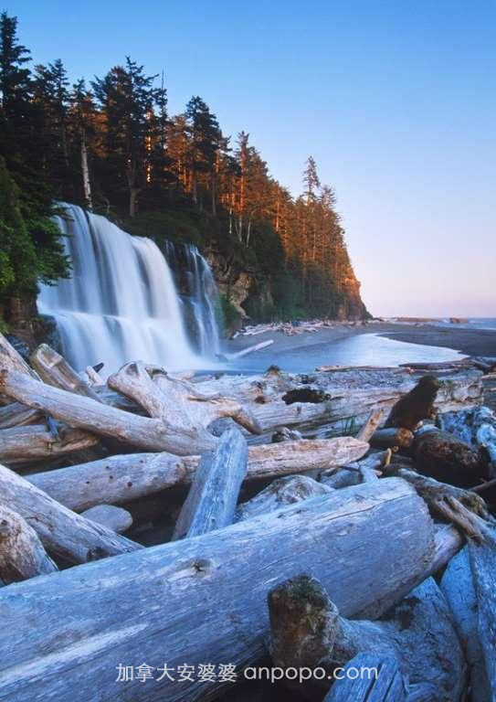国庆探访加拿大，十个最美丽的地方，从瀑布到海滩景点推荐