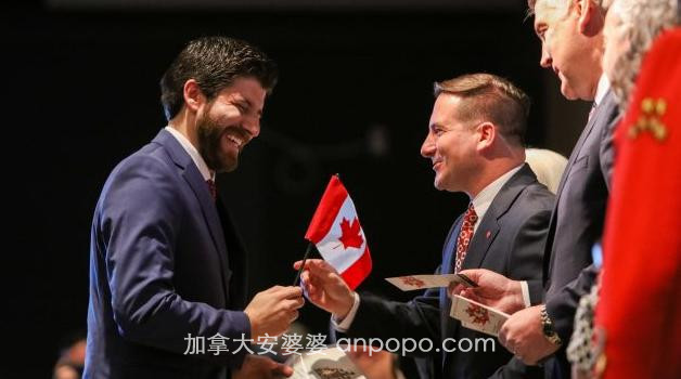 加拿大4个月收7.4万新移民 中国成第二大来源国
