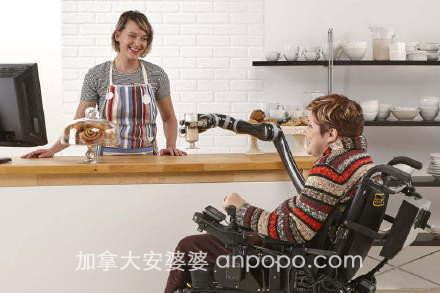 加拿大科技公司推出用于轮椅的机器人手臂
