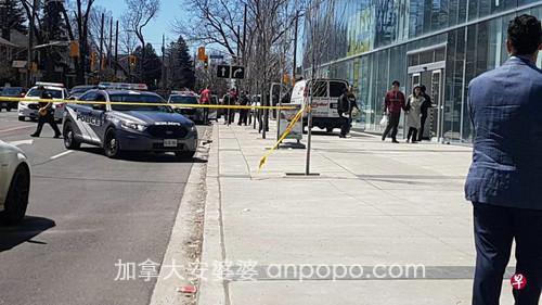 外媒：加拿大多伦多汽车撞人致9死16伤 不排除恐袭可能