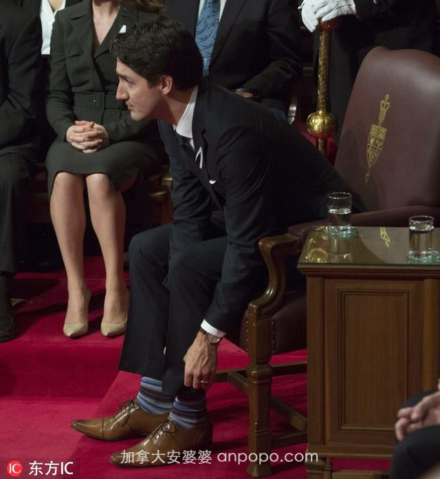 政要脚上的袜子都在搞政治？加拿大帅总理的花袜子这回搞出事情了