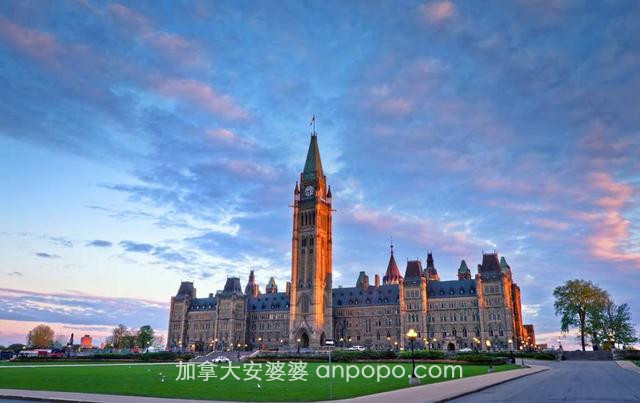 加拿大议会，以压倒性多数，通过了加入战争的决定