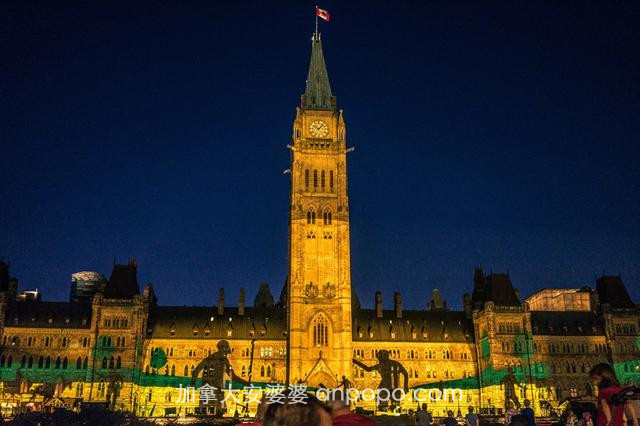 加拿大的政治中心渥太华，却有一座戏超多的国会大厦