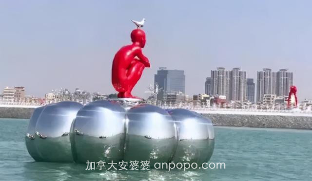 温哥华海墙伫立中国骄傲！华人艺术家的血色海滩记忆
