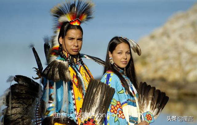 加拿大的原住民，与美国原住民相比，谁的生活更加幸福？