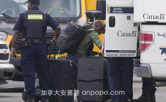 现在入境加拿大，需提前做好哪些准备工作？抵达机场后该干什么？