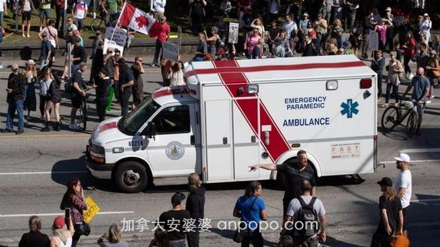 加拿大发生反对强制接种新冠疫苗的大规模抗议