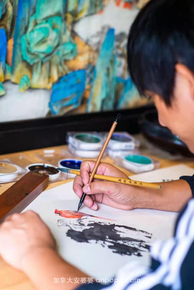 拒绝内卷，华人画家定居加拿大小镇，找到人生的舒适状态