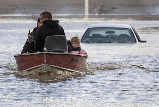 加拿大遭遇极端天气，洪水泛滥，温哥华已成为“孤岛”